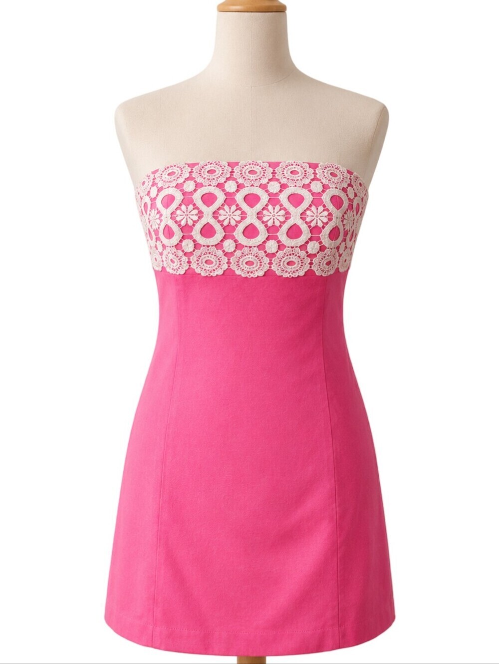 Lilly Pulitzer strapless Bowen dress featuring white lace embroidery.